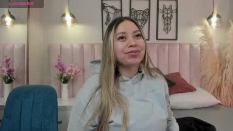 Snapshot of annie_karlsson__ chatting on 09.09.25 online show from 09.09.25