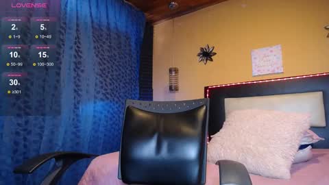 annie_scott_ online show from 12.26.24