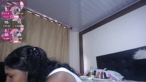 annie_scott_ online show from 11.08.25