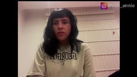 Snapshot of annie_snow_ chatting on 10.02.25 JEANNE no olvides seguirme dont forget follow me uu online show from 10.02.25