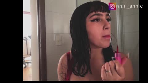 Snapshot of annie_snow_ chatting on 10.16.25 JEANNE no olvides seguirme dont forget follow me uu online show from 10.16.25