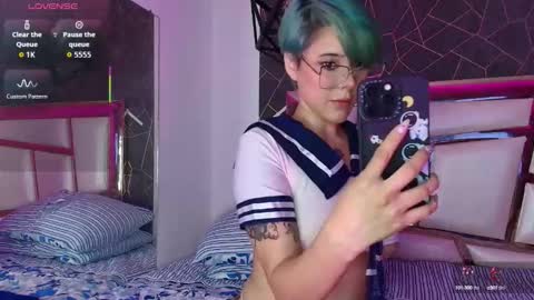 Snapshot of annie_swan chatting on 09.24.25 Annie online show from 09.24.25