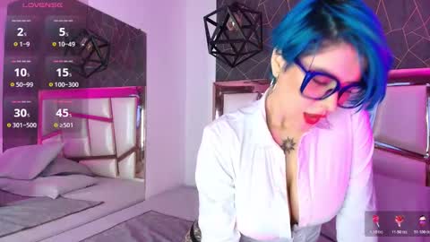 Snapshot of annie_swan chatting on 10.20.25 Annie online show from 10.20.25