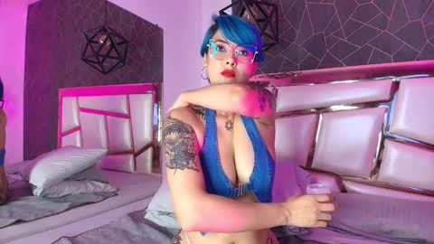 Snapshot of annie_swan chatting on 10.21.25 Annie online show from 10.21.25