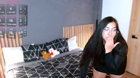 Snapshot of annie_volker chatting on 10.06.25 Annie Volker online show from 10.06.25