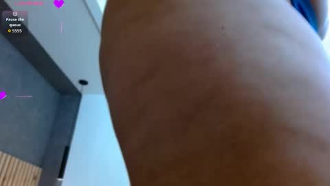 Snapshot of annie_volker chatting on 10.22.25 Annie Volker online show from 10.22.25