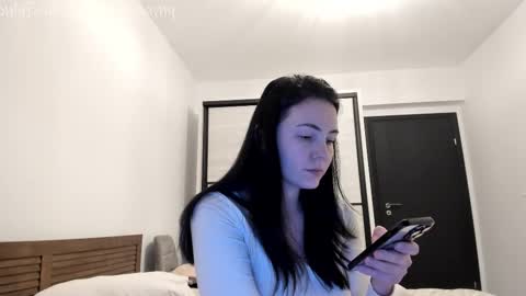 Annie online show from 02.04.26