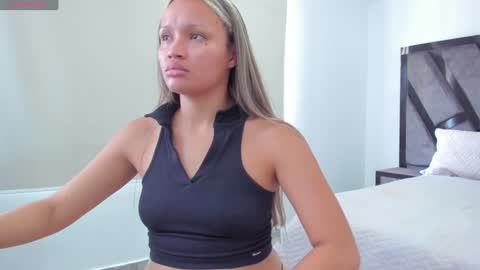 Snapshot of annieandstefan chatting on 01.13.25 Annie and Stefan online show from 01.13.25