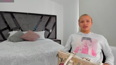 Snapshot of annieandstefan chatting on 01.22.25 Annie and Stefan online show from 01.22.25