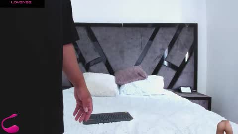 Snapshot of annieandstefan chatting on 10.16.25 Annie and Stefan online show from 10.16.25