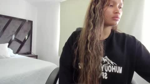 Snapshot of annieandstefan chatting on 10.20.25 Annie and Stefan online show from 10.20.25