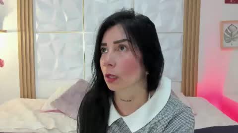 Snapshot of anniee_333 chatting on 06.19.26 online show from 06.19.26