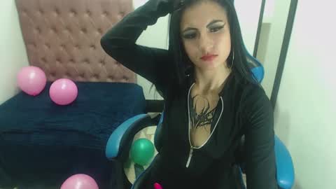 Anniee online show from 02.12.25