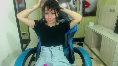 Anniee online show from 03.01.25