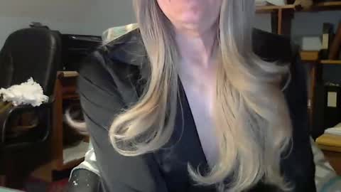 Snapshot of anniegurl chatting on 04.12.26 anniegurl online show from 04.12.26