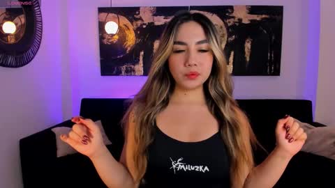 Annie Monroe online show from 12.18.25