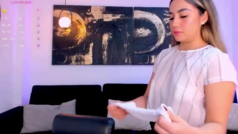 Annie Monroe online show from 12.19.25