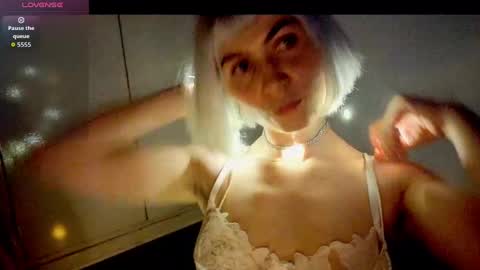 annietinky online show from 10.24.25