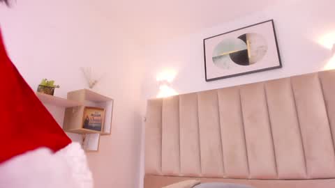 Snapshot of anniie_queen chatting on 12.07.24 Annie Queen online show from 12.07.24