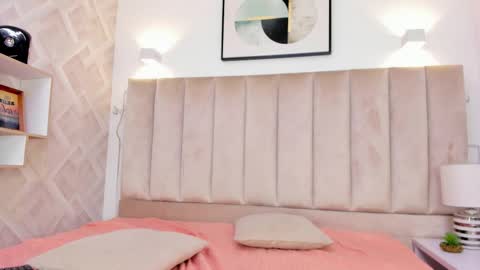 Annie Queen online show from 11.30.25