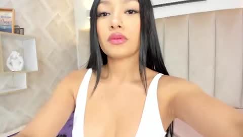Snapshot of anniie_queen chatting on 06.24.26 Annie Queen online show from 06.24.26