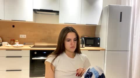 Leila Bruno online show from 10.29.25