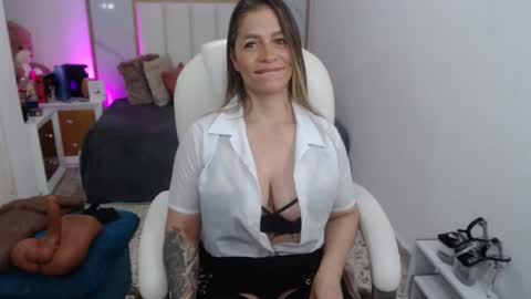 Snapshot of annita_cooper_ chatting on 03.10.25 anna online show from 03.10.25