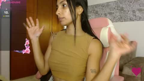 Snapshot of annitaserna chatting on 09.30.25 AnnaS online show from 09.30.25