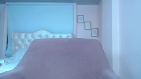 ANNY LOUIS online show from 02.24.25