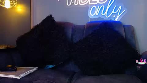 anny_loves online show from 02.27.26