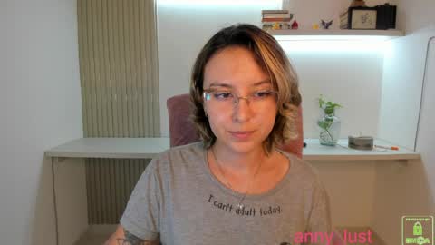 Snapshot of anny_lust chatting on 05.28.26 Issabela online show from 05.28.26
