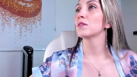 Snapshot of anny_sweet72 chatting on 02.11.25 Anny online show from 02.11.25