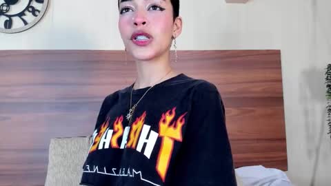 Snapshot of annykitty_ chatting on 10.03.25 Anny Kitty online show from 10.03.25