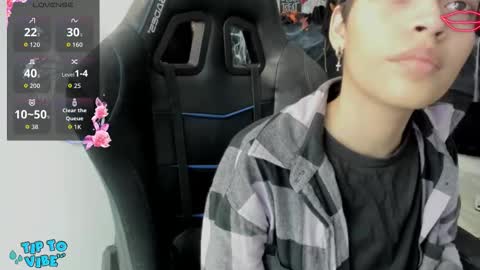 Snapshot of annykitty_ chatting on 10.27.25 Anny Kitty online show from 10.27.25