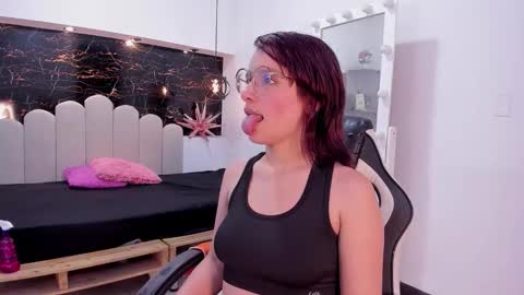 Anny online show from 11.24.25