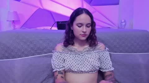 Snapshot of annythomsonn chatting on 12.04.24 AnnyT online show from 12.04.24