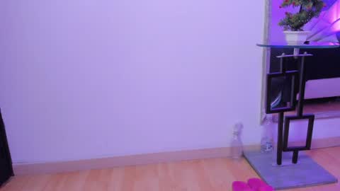 Snapshot of annythomsonn chatting on 12.12.24 AnnyT online show from 12.12.24