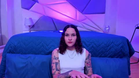 Snapshot of annythomsonn chatting on 01.05.25 AnnyT online show from 01.05.25