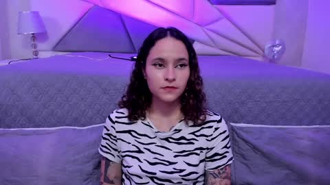 Snapshot of annythomsonn chatting on 01.08.25 AnnyT online show from 01.08.25