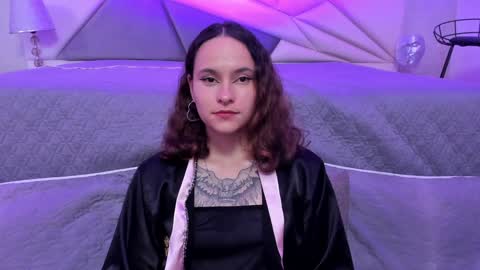 Snapshot of annythomsonn chatting on 01.11.25 AnnyT online show from 01.11.25