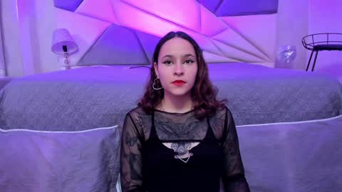 Snapshot of annythomsonn chatting on 01.12.25 AnnyT online show from 01.12.25