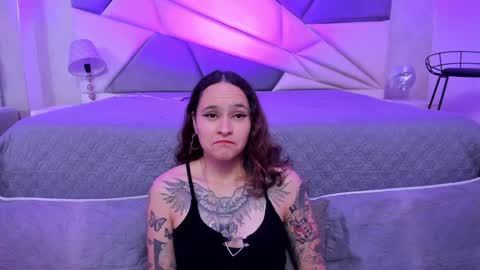 Snapshot of annythomsonn chatting on 01.12.25 AnnyT online show from 01.12.25