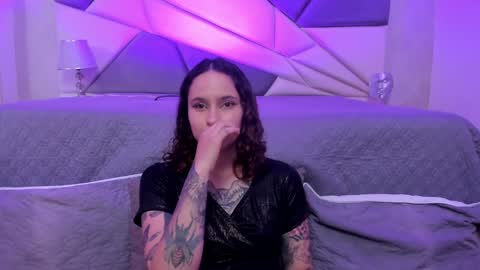 Snapshot of annythomsonn chatting on 01.16.25 AnnyT online show from 01.16.25