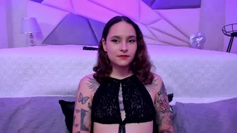 Snapshot of annythomsonn chatting on 01.24.25 AnnyT online show from 01.24.25