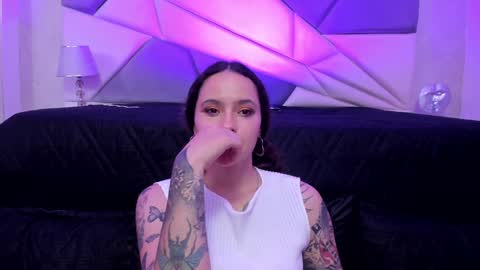 Snapshot of annythomsonn chatting on 02.02.25 AnnyT online show from 02.02.25