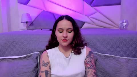 Snapshot of annythomsonn chatting on 02.09.25 AnnyT online show from 02.09.25