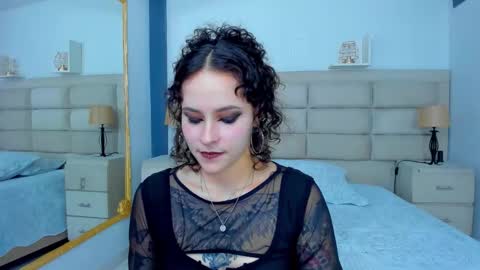 Snapshot of annythomsonn chatting on 09.11.25 AnnyT online show from 09.11.25