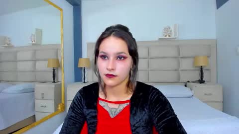 Snapshot of annythomsonn chatting on 09.14.25 AnnyT online show from 09.14.25