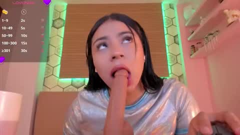 Snapshot of annytorres chatting on 09.26.25 Gaby online show from 09.26.25