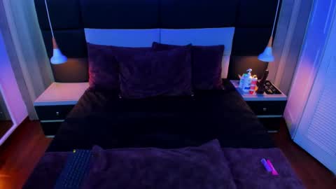 Snapshot of annytovar chatting on 10.07.25 annytovar online show from 10.07.25